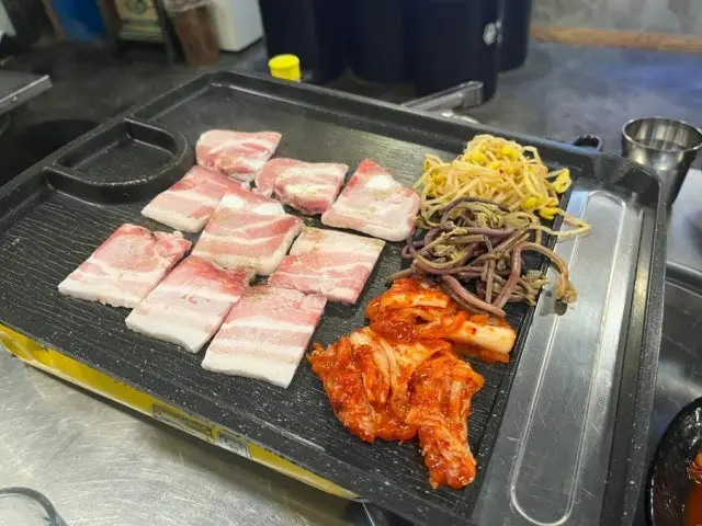 Songdoyukdosi Daepae (Thin-Sliced Pork Belly) 3