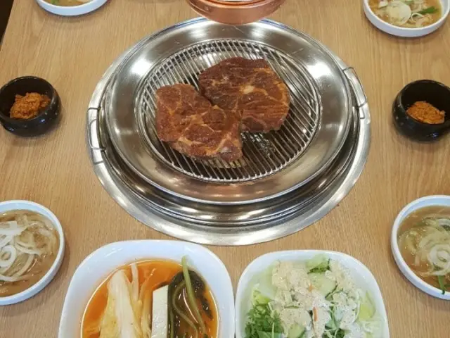 Heungbugolsutbuldwaejiwanggalbi Korean BBQ for Groups 2