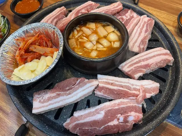 Eongteorisaenggogi Dubeonjjaeiyagi Muhansamgyeop Myeongdong Branch Cheap Korean BBQ 3