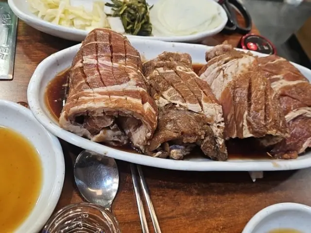 Hwahwadwaejiwanggalbi Banyeo Branch Galbi (Korean Short Ribs) 3