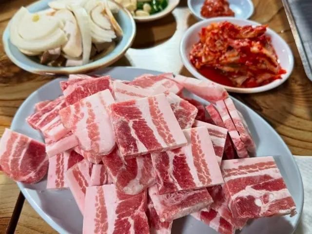 Dwaejijip Korean Beef BBQ (Hanwoo) 3