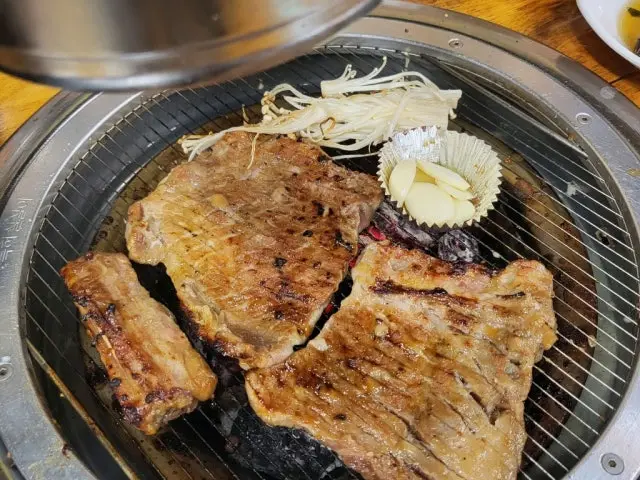 Sinhwanggogijip Photos 3