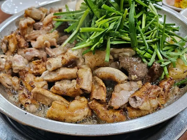 Hwangsogopchanghanpangui Daechang (Beef Large Intestine) 2