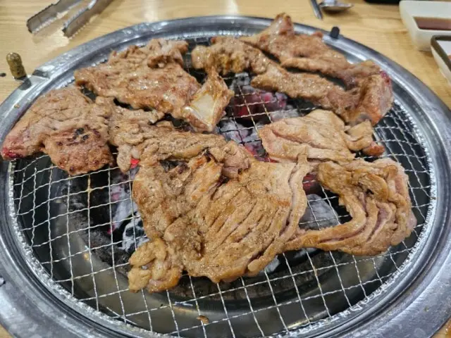 Byeonggukisutbulgalbi Jinhae Main Branch Charcoal-Grilled Galbi 3