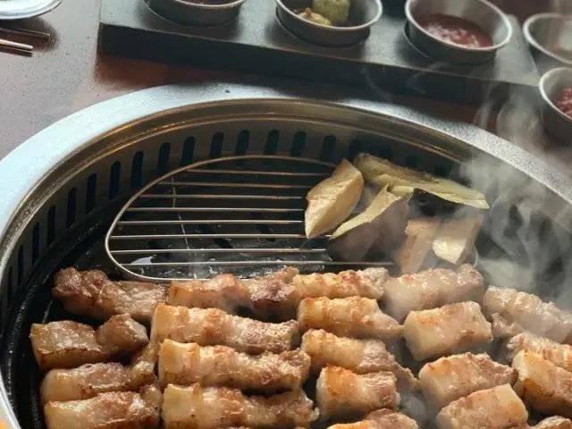 Gudeokpokkeutjipgogi Date Night Korean BBQ 1