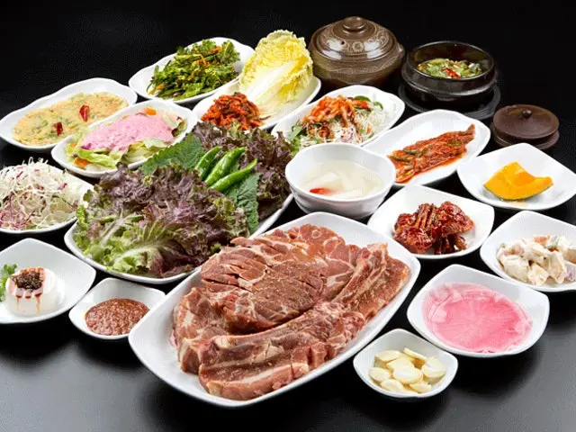 Yeongcheondutumisutbulgalbinaengmyeon Korean BBQ with Private Rooms 2